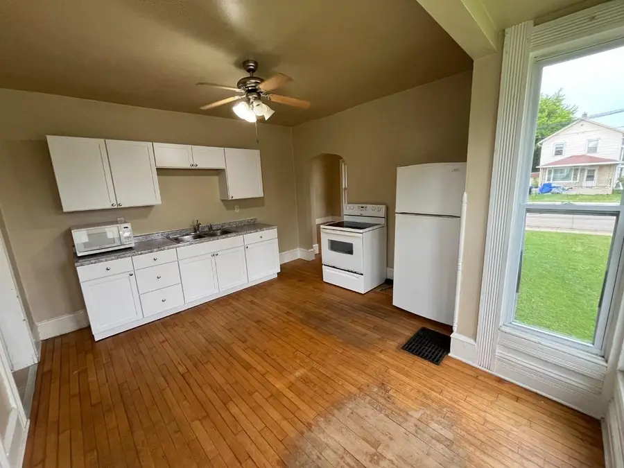 802 S MEMORIAL DRIVE, Appleton, WI 54911 - #2