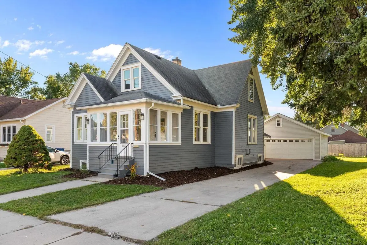 1021 EASTMAN STREET, Oshkosh, WI 54901 - #1