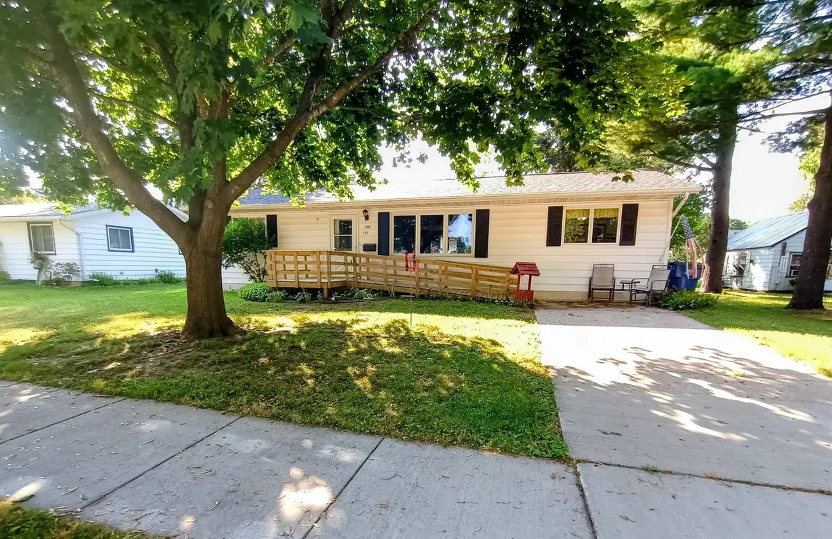 135 ROBERT STREET, Clintonville, WI 54929 - #1