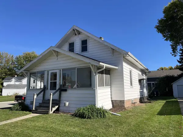 302 PINE STREET, Neenah, WI 54956