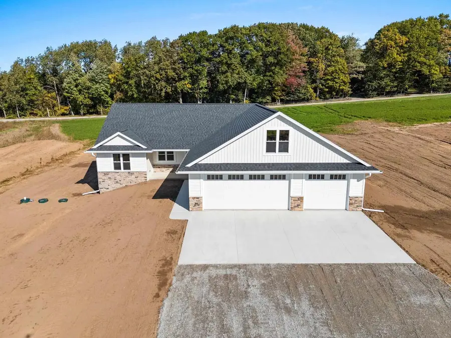 3718 HAROLDS WAY, Suamico, WI 54313 - #3