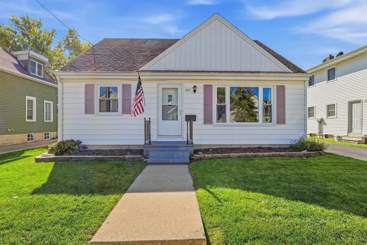 855 W 12TH AVENUE, Oshkosh, WI 54902 - #1