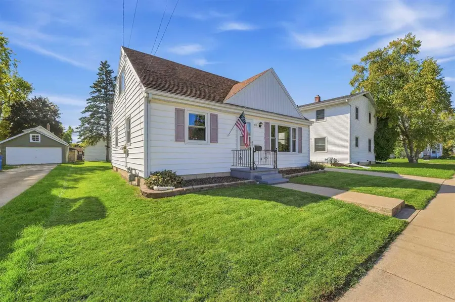 855 W 12TH AVENUE, Oshkosh, WI 54902 - #3