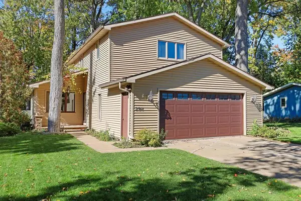 2911 S DELLWOOD STREET, Appleton, WI 54915