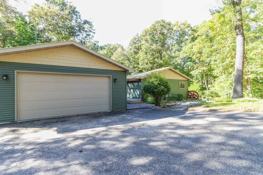 N3025 CRESTWOOD DRIVE, Waupaca, WI 54981 - #3