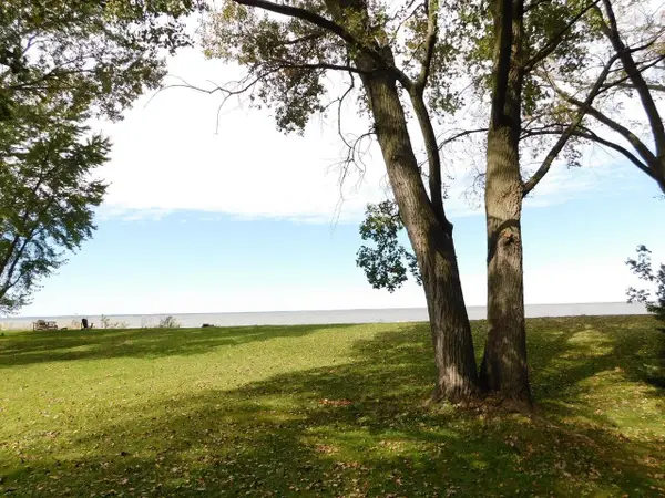 2829 EAST SHORE DRIVE, Green Bay, WI 54302
