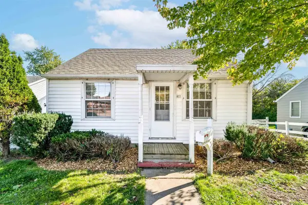 411 S WASHINGTON STREET, Combined Locks, WI 54113
