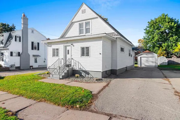 215 W QUINCY STREET, New London, WI 54961