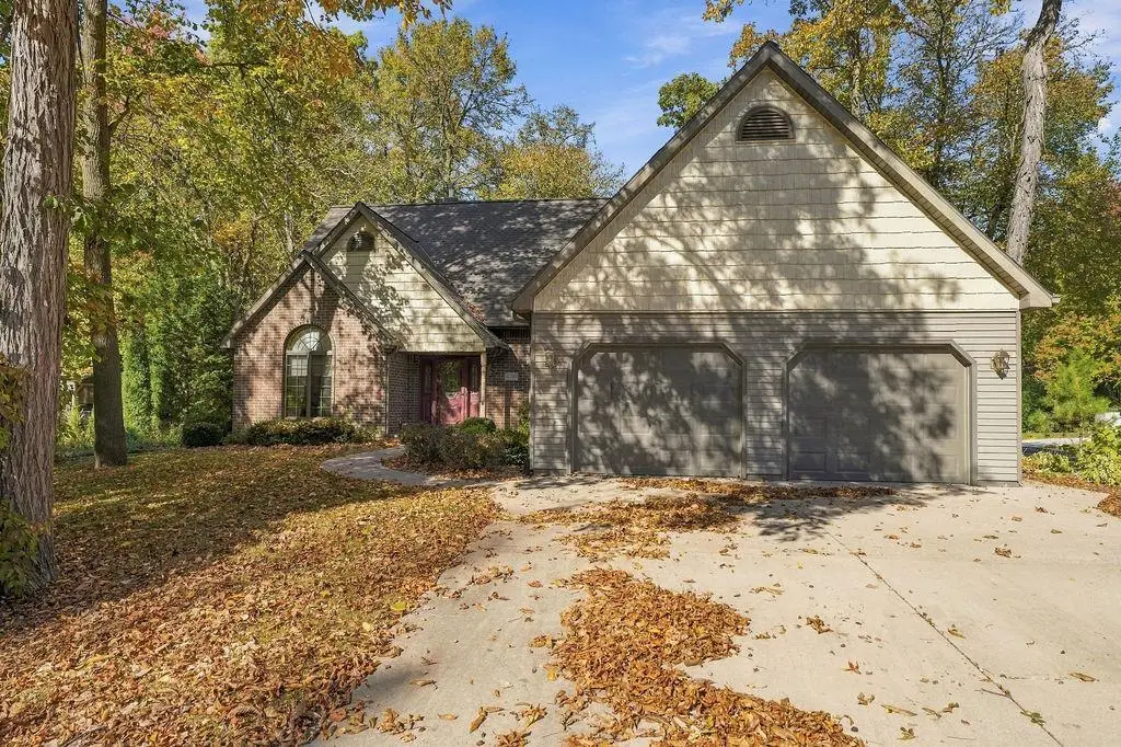 2398 BURNWOOD DRIVE, Oshkosh, WI 54902 - #1