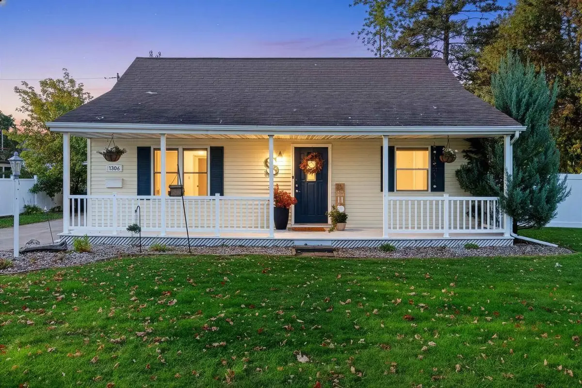 1306 S RIVERDALE DRIVE, Appleton, WI 54914 - #1