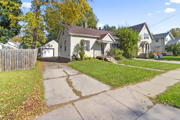 1060 DOUSMAN STREET, Green Bay, WI 54303