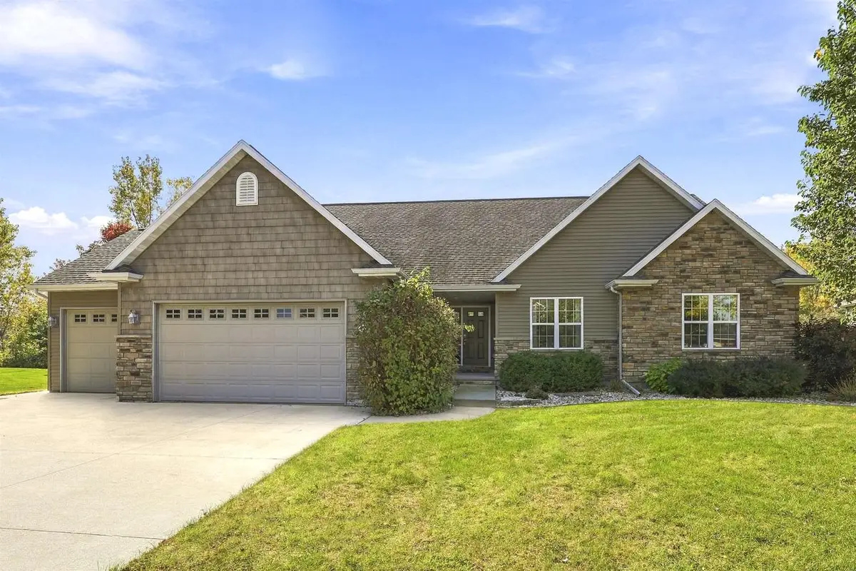 2701 E GLENHURST LANE, Appleton, WI 54913 - #1