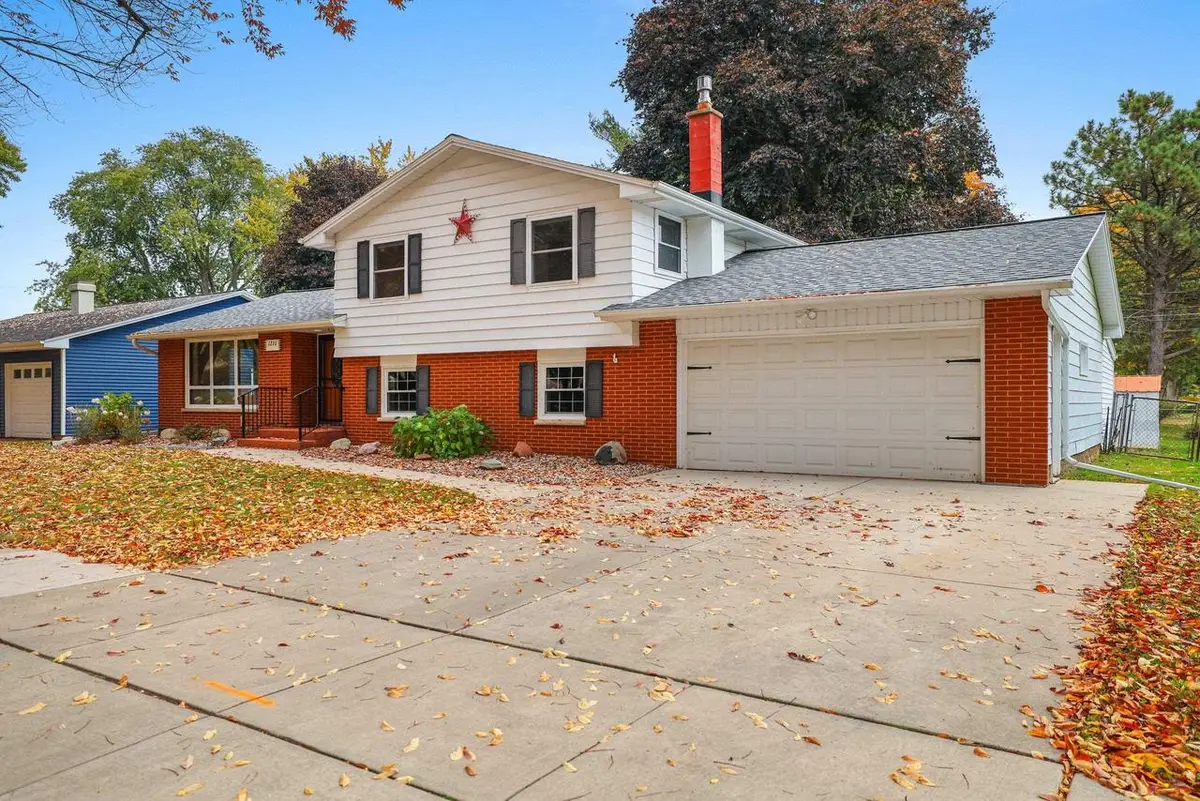 1216 ROYAL BOULEVARD, Green Bay, WI 54303 - #1
