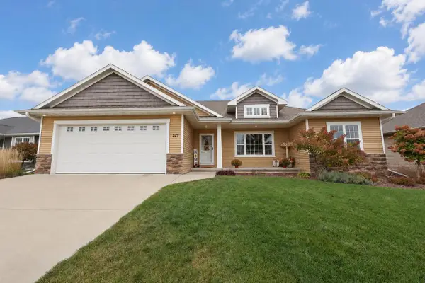 529 PEBBLESTONE CIRCLE, Hobart, WI 54155