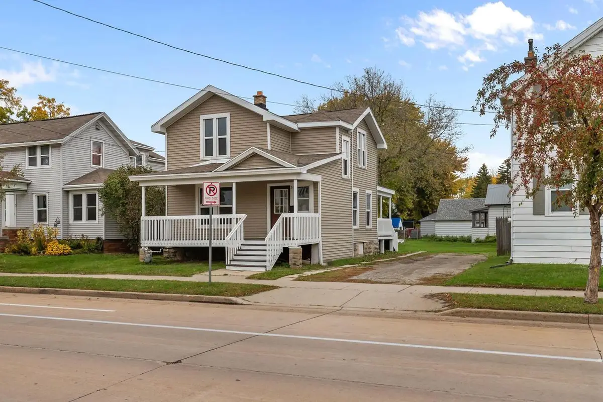 206 W IRVING AVENUE, Oshkosh, WI 54901 - #1
