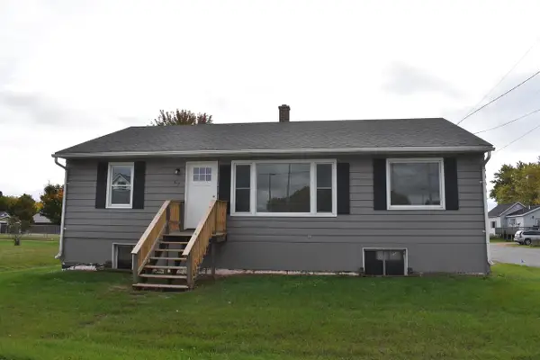 67 W RUSSELL STREET, Marinette, WI 54143