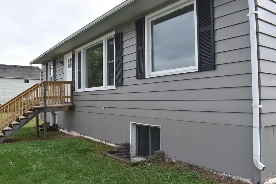 67 W RUSSELL STREET, Marinette, WI 54143 - #3