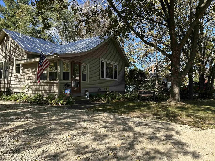 205 N HARRISON STREET, Waupaca, WI 54981 - #2