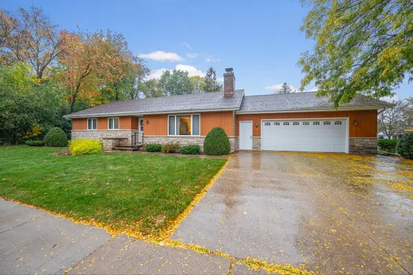 720 E MEADOW GROVE BOULEVARD, Appleton, WI 54915