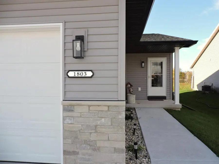 1803 FAIRLAWN COURT, North Fond Du Lac, WI 54937 - #3