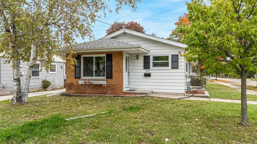 1300 EVANS STREET, Oshkosh, WI 54901 - #2