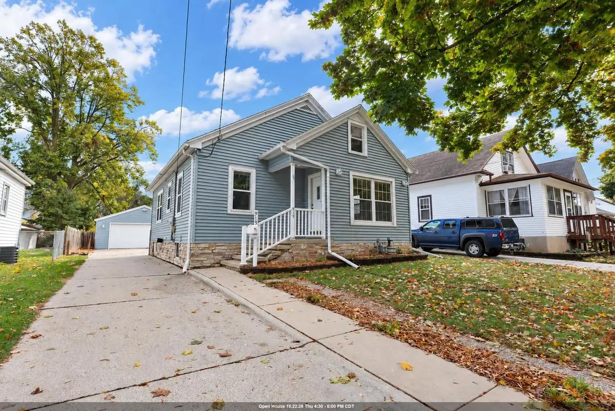915 13TH AVENUE, Green Bay, WI 54302 - #1