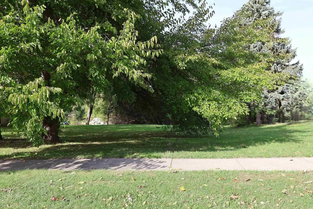 2670 W 20TH AVENUE, Oshkosh, WI 54904 - #1