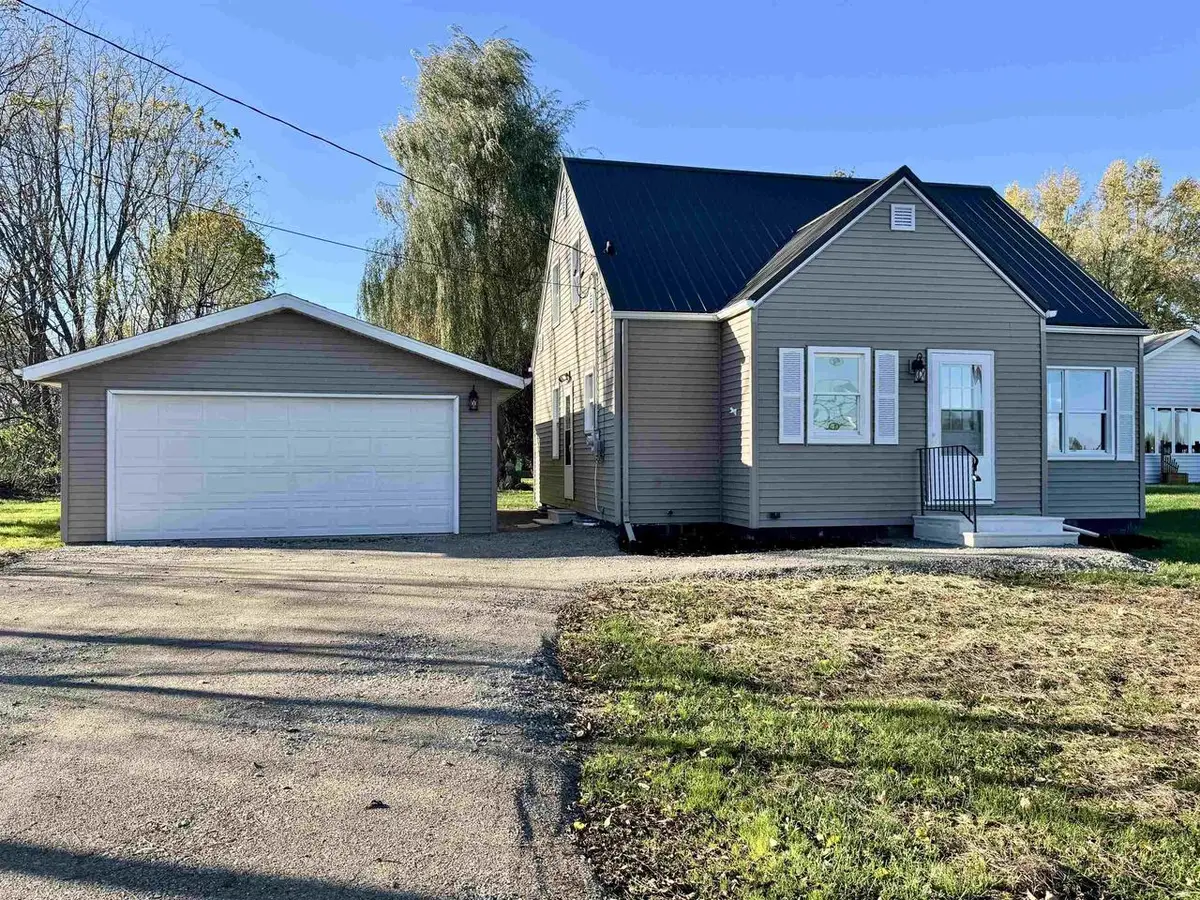 N11031 STATE ROAD 22, Clintonville, WI 54929 - #1