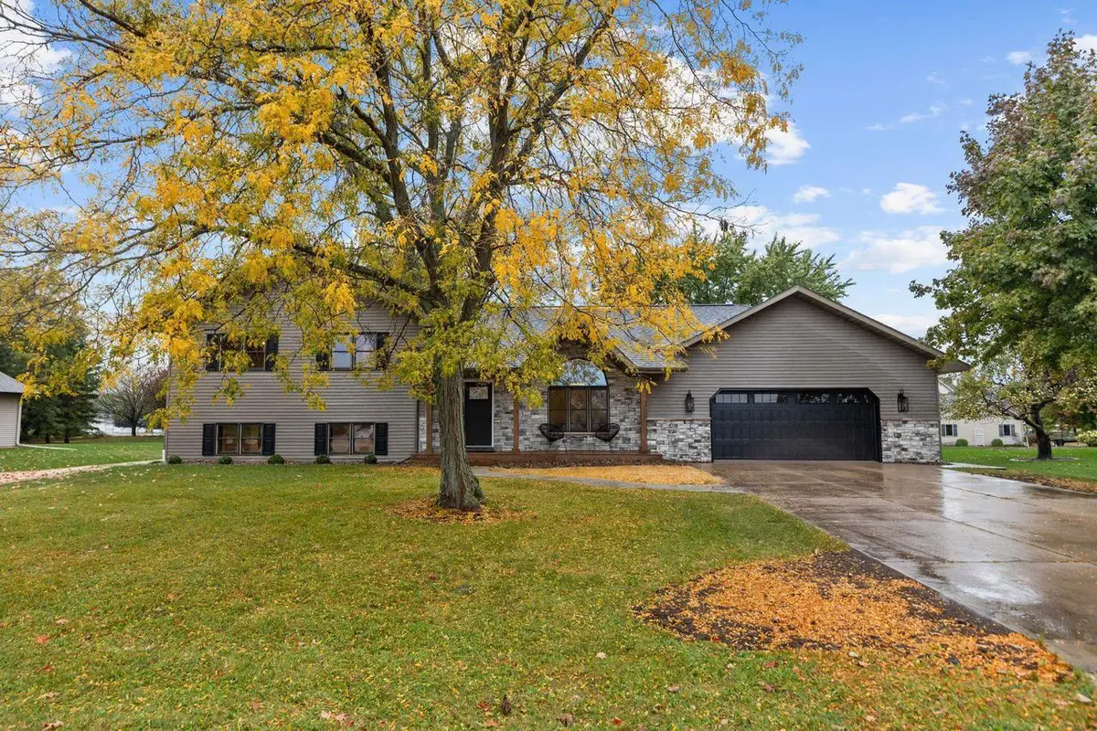 650 S 5TH AVENUE, Winneconne, WI 54986 - #1