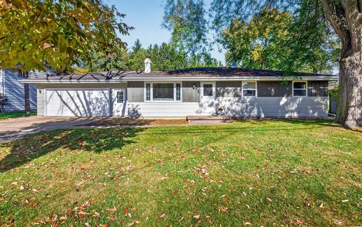 3390 W JUSTIN STREET, Appleton, WI 54914 - #1