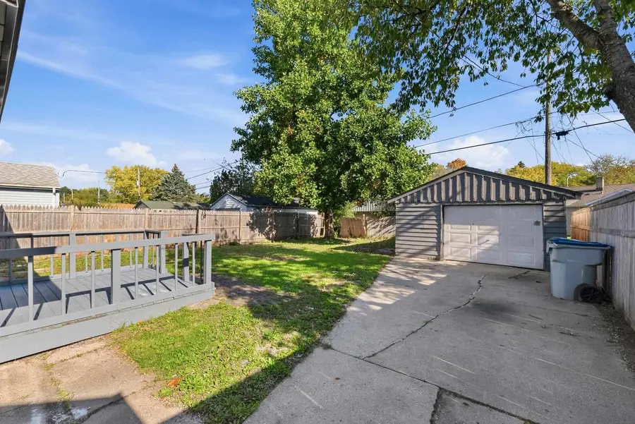 2038 W NEIL PLACE, Milwaukee, WI 53209 - #3