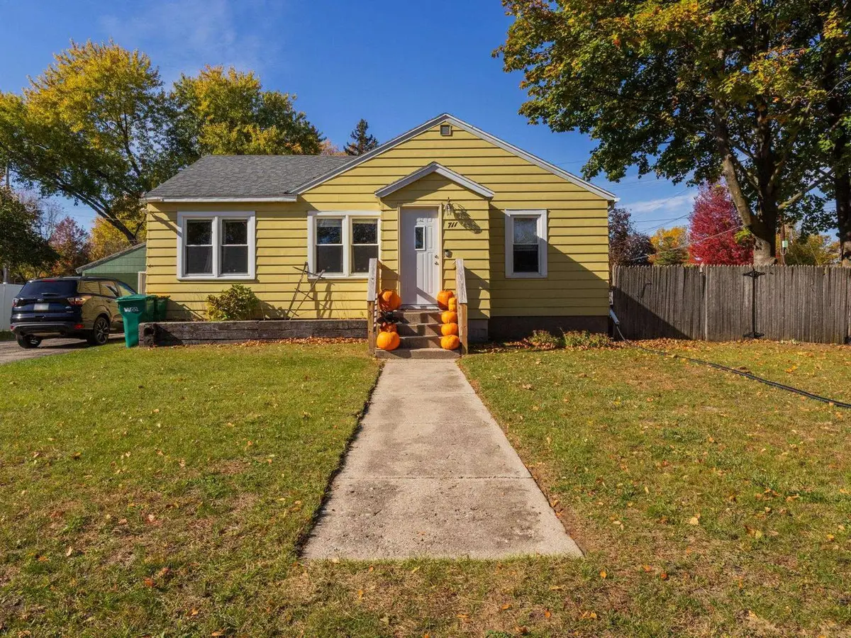 711 COOLIDGE STREET, Marinette, WI 54143 - #1