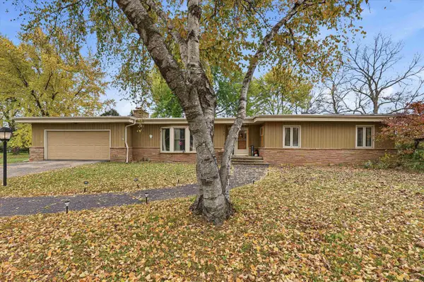 1370 BREEZEWOOD LANE, Neenah, WI 54956