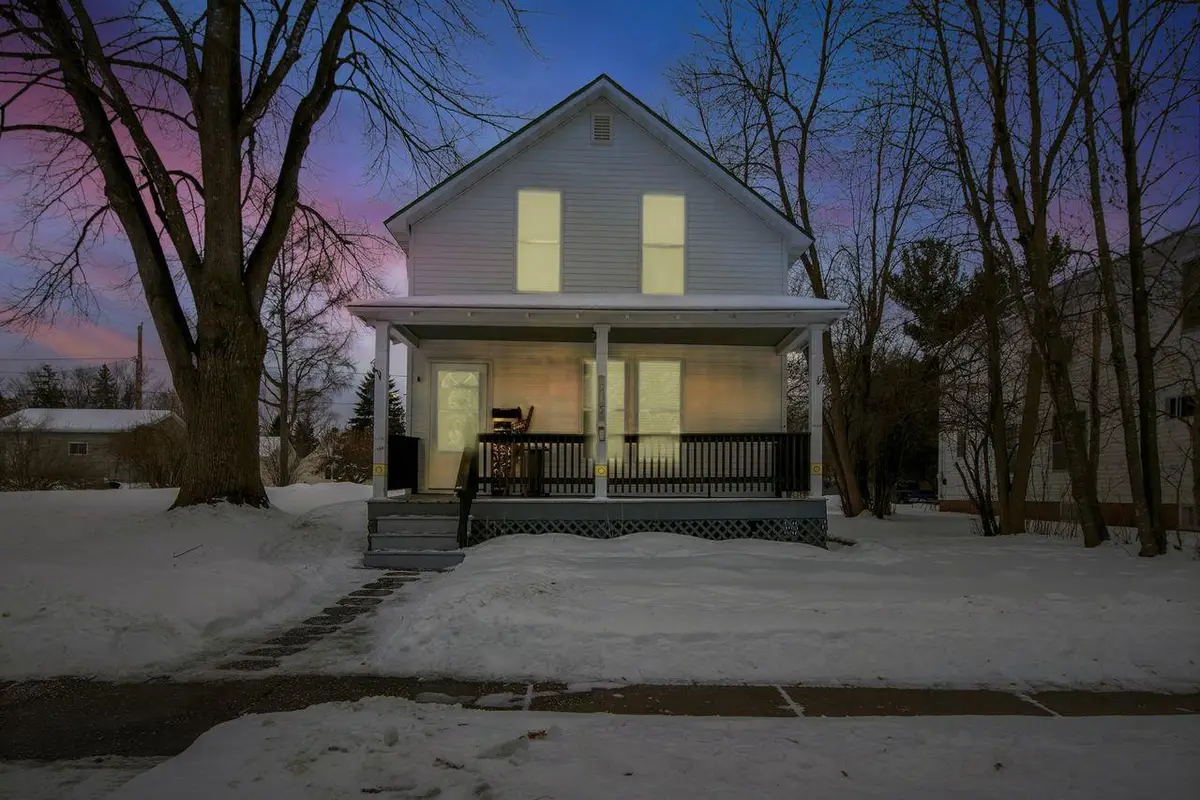 915 11th Ave W, Ashland, WI 54806 - #1