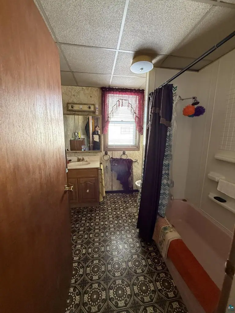 506 Willis Ave, Ashland, WI 54806 - #3