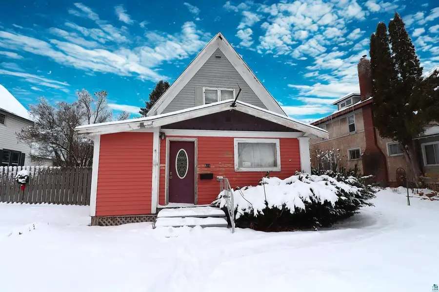 611 Beaser Ave, Ashland, WI 54806 - #2