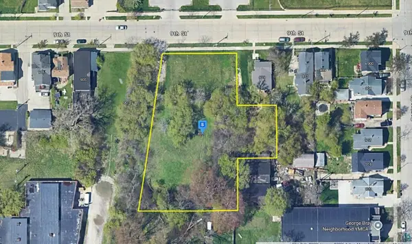 823 9th St, Racine, WI 53403