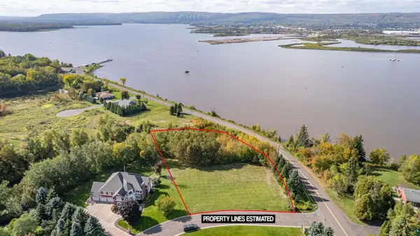 2 Beacon Ln, Superior, WI 54880