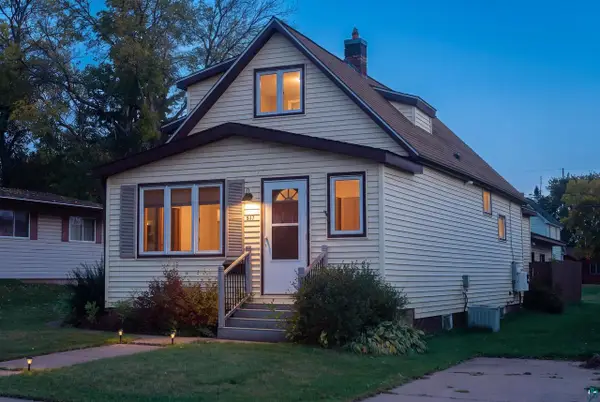 517 17th Ave W, Ashland, WI 54806