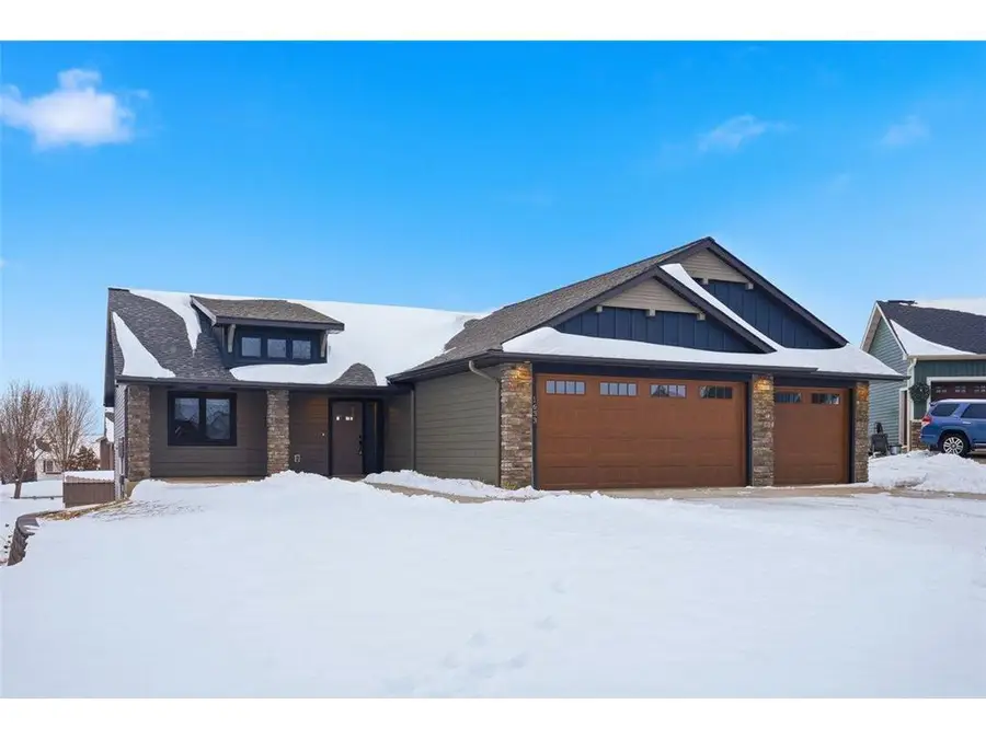 1633 Rolling Hills Lane, River Falls, WI 54022 - Image #2