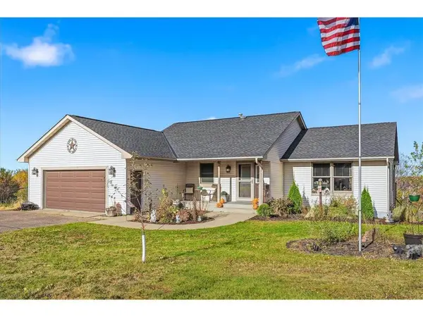 1533 Hallewood Boulevard, New Richmond, WI 54017