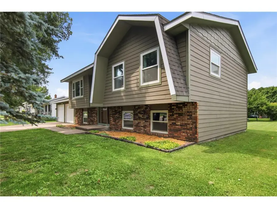 915 W MARSHALL Street, Rice Lake, WI 54868 - #3