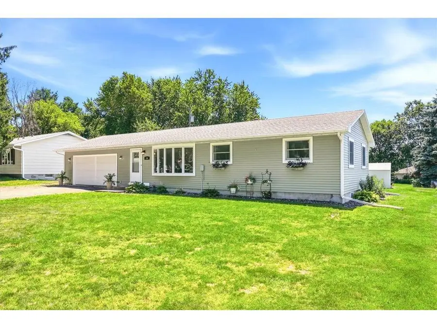 204 W Pine Street, Roberts, WI 54023 - #3
