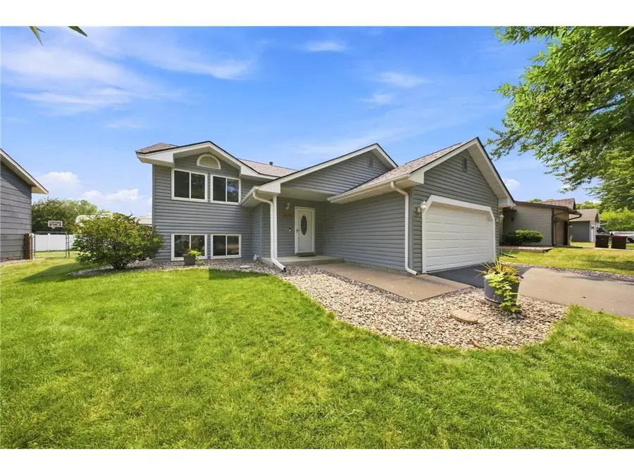 2643 Guthrie Avenue, Oakdale, MN 55128 - #2