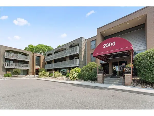 2800 Hamline Avenue #313, Roseville, MN 55113