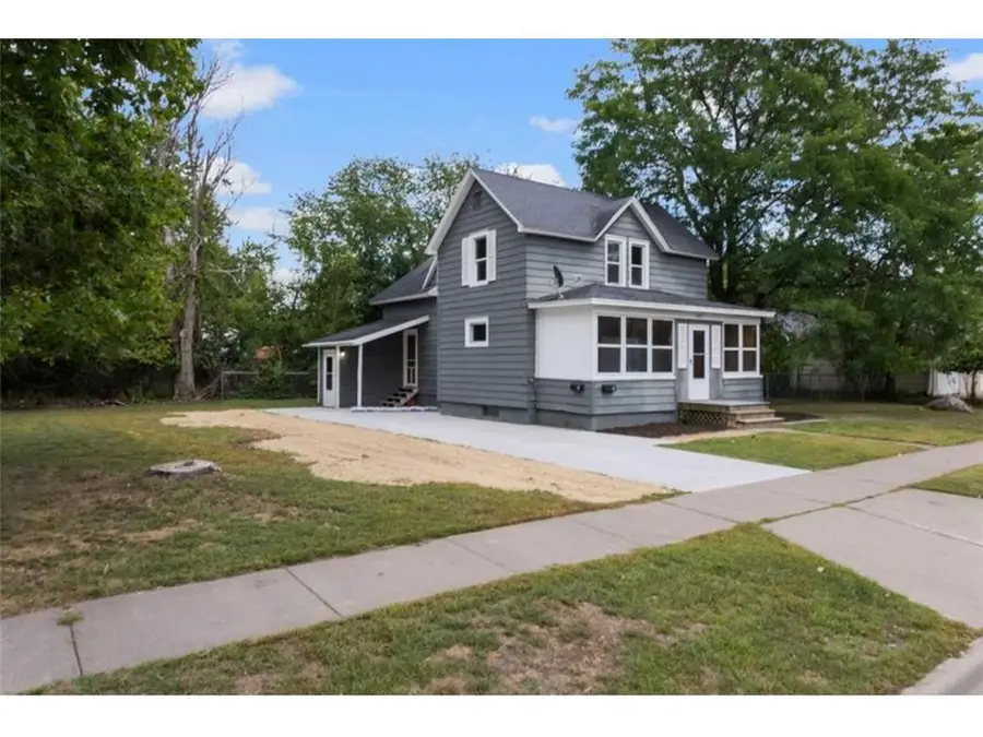 524 S Dakota Avenue, New Richmond, WI 54017 - #3
