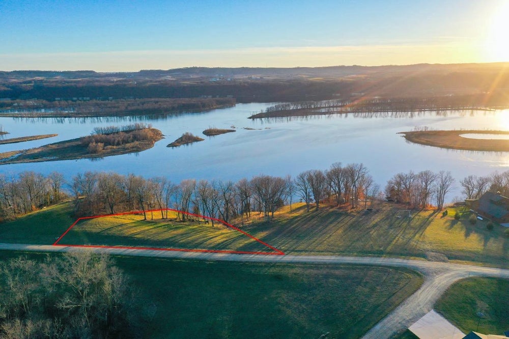 4951 Starlight Lane, Cassville, WI 53806 ERA