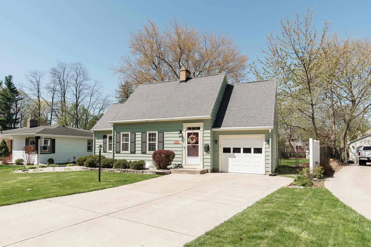 30 S Blackhawk Street, Janesville, WI 53545 - ERA