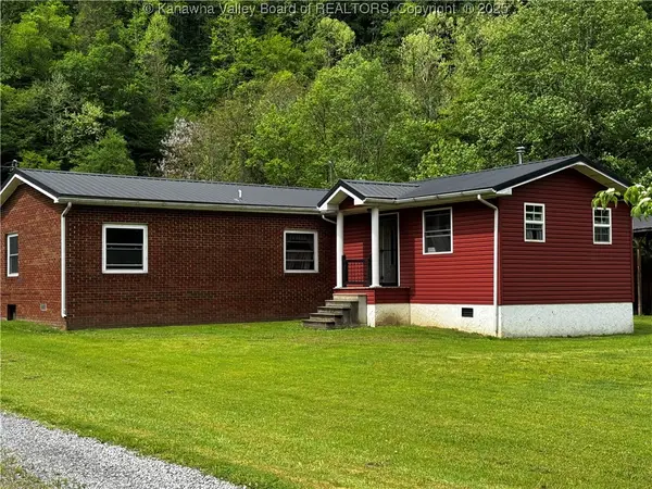 40 Sand Bottom Road, Cyclone, WV 24827