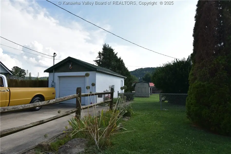 95 5th Avenue N, Hometown, WV 25109 - Image #2